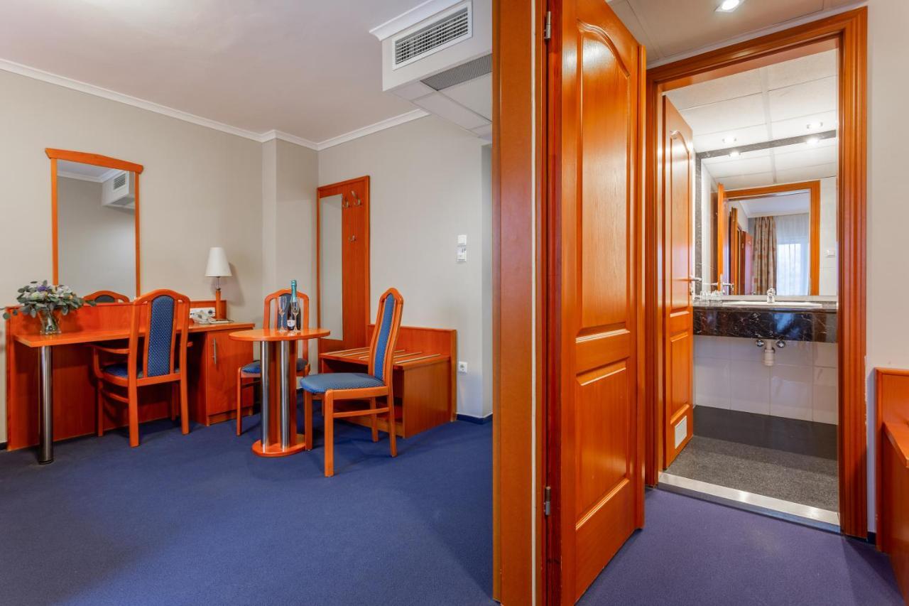 Szonyi Garden Hotel Pest بودابست المظهر الخارجي الصورة
